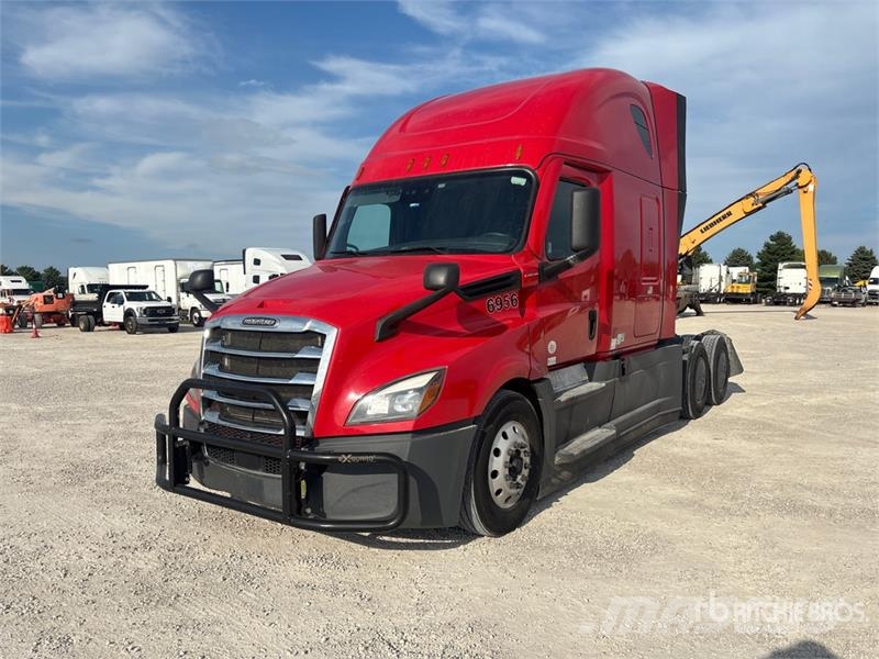 Freightliner Cascadia 126 6x4 T/A Sleeper Truck Tractor Vilcēji