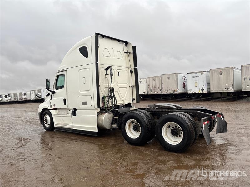 Freightliner Cascadia 126 6x4 T/A Sleeper Truck Tractor Sattelzugmaschinen