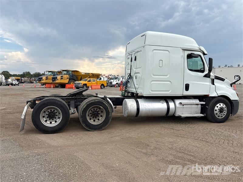 Freightliner Cascadia 126 6x4 T/A Sleeper Truck Tractor 牵引车
