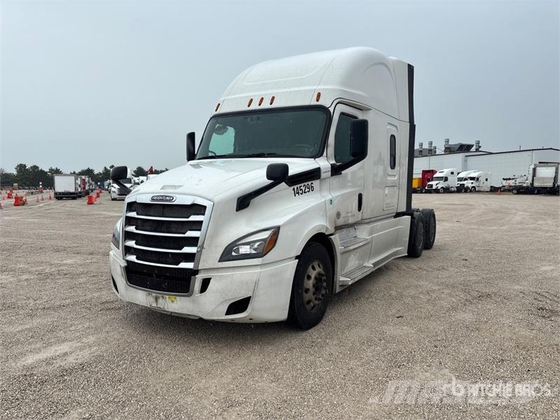 Freightliner Cascadia 126 6x4 T/A Sleeper Truck Tractor Влекачи
