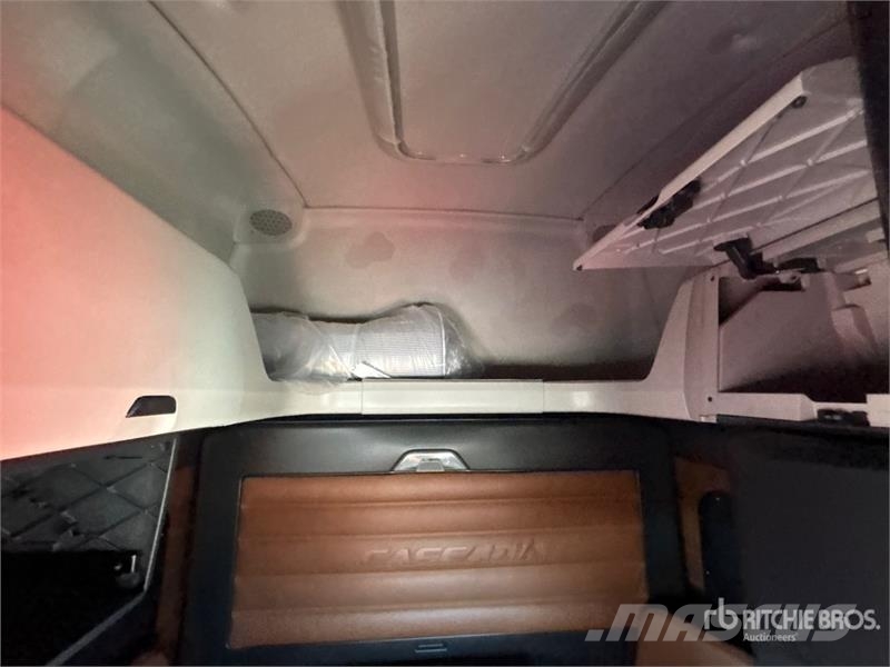 Freightliner Cascadia 126 6x4 T/A Sleeper Truck Tractor Motrici e Trattori Stradali