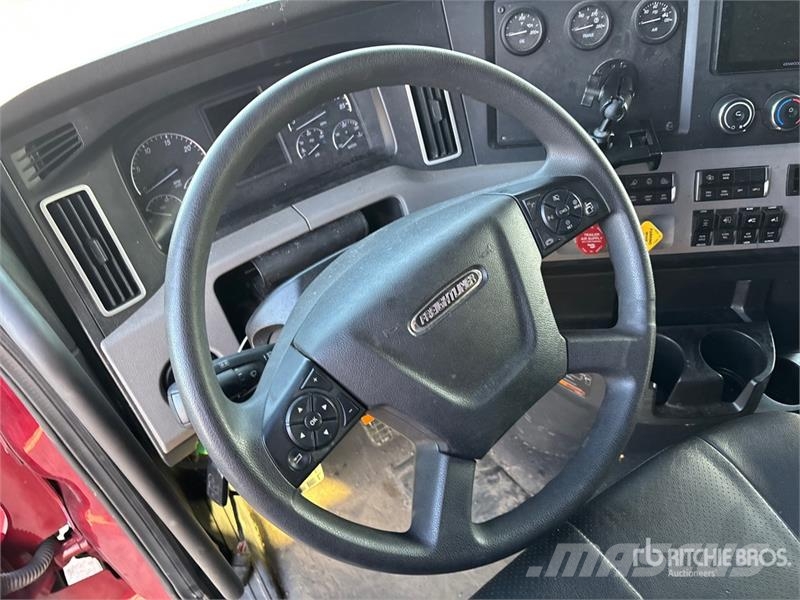 Freightliner Cascadia 126 6x4 T/A Sleeper Truck Tractor Vilcēji