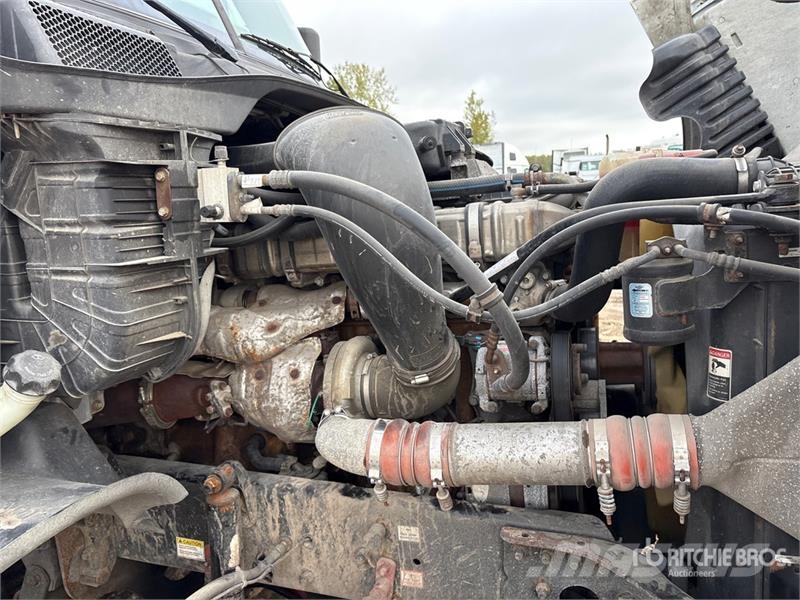 Freightliner Cascadia 125 6x4 T/A Sleeper Truck Tractor Tractor Units