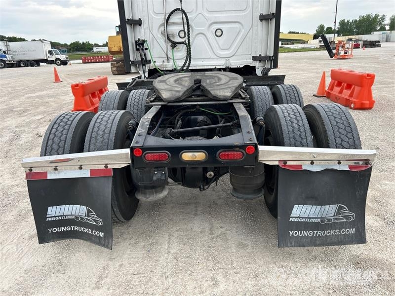 Freightliner Cascadia 126 6x4 Rebuilt Title** T/A Sleeper Truck Trekkers