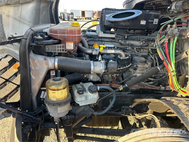 Freightliner Cascadia 126 وحدات الجر