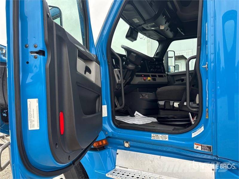Freightliner Cascadia 126 6x4 T/A Sleeper Truck Tractor Dragbilar
