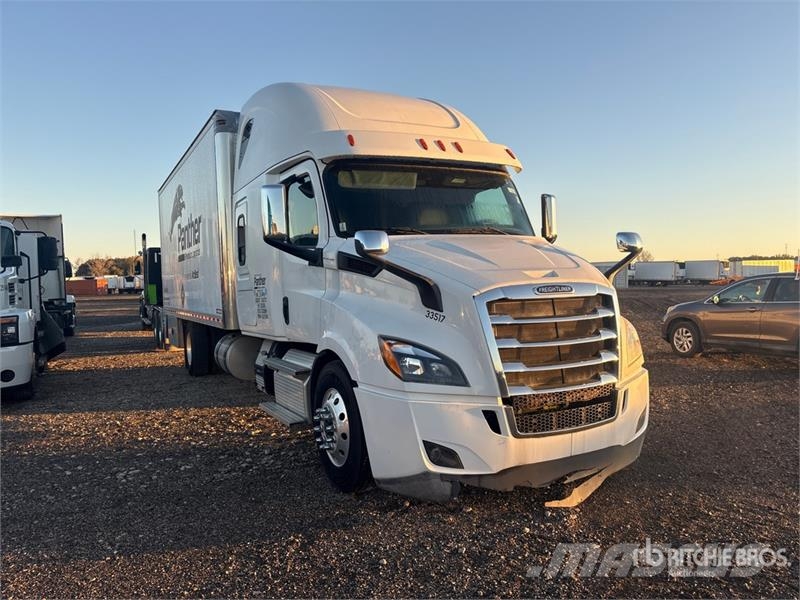 Freightliner Cascadia 116 4x2 Van Truck Sanduk kamioni