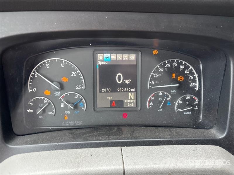 Freightliner Cascadia 126 6x4 T/A Sleeper Truck Tractor Nyergesvontatók