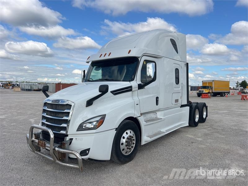 Freightliner Cascadia 126 6x4 T/A Sleeper Truck Tractor Tractor Units