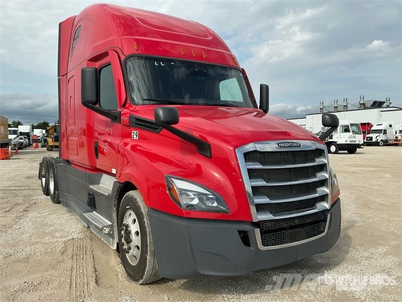 Freightliner Cascadia 126 6x4 T/A Sleeper Truck Tractor Sattelzugmaschinen
