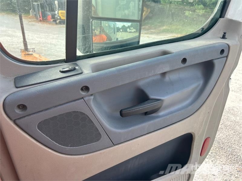 Freightliner Cascadia 125 6x4 T/A Sleeper Truck Tractor Vilcēji