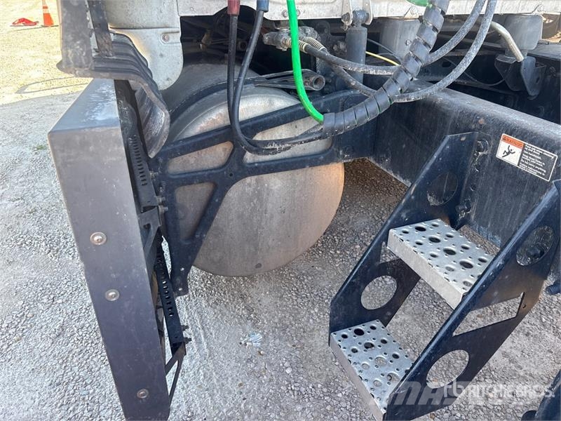 Freightliner Cascadia 126 6x4 T/A Sleeper Truck Tractor Motrici e Trattori Stradali