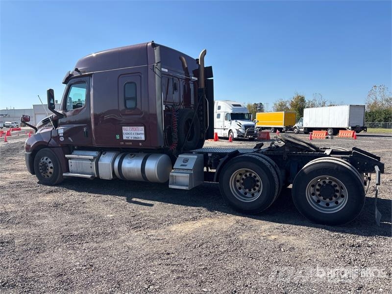 Freightliner Cascadia 126 6x4 T/A Sleeper Truck Tractor Autotractoare