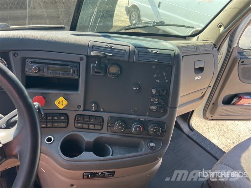 Freightliner Cascadia 125 6x4 T/A Sleeper Truck Tractor 曳引機組件