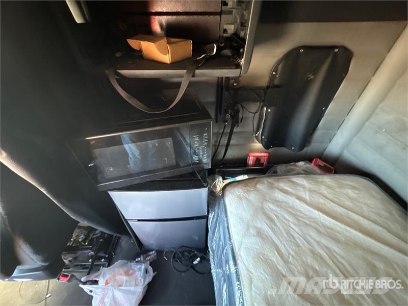 Freightliner Cascadia 126 6x4 T/A Sleeper Truck Tractor Autotractoare