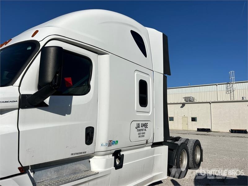 Freightliner Cascadia 126 6x4 T/A Sleeper Truck Tractor Vilcēji