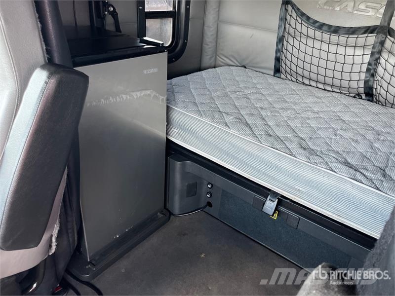 Freightliner Cascadia 126 6x4 T/A Sleeper Truck Tractor (Inoper Prime Movers