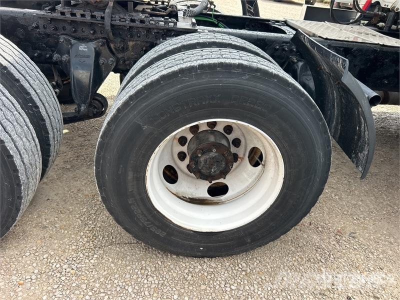 Freightliner Cascadia 126 T/A Sleeper Truck Tractor Prime Movers