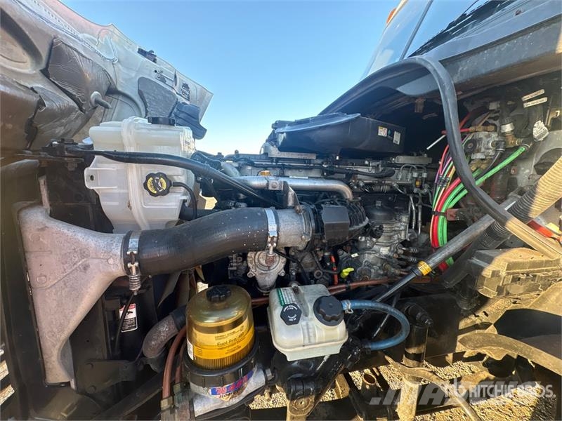 Freightliner Cascadia 125 8x4 Tri/A Sleeper Truck Tractor (Inop Vilcēji
