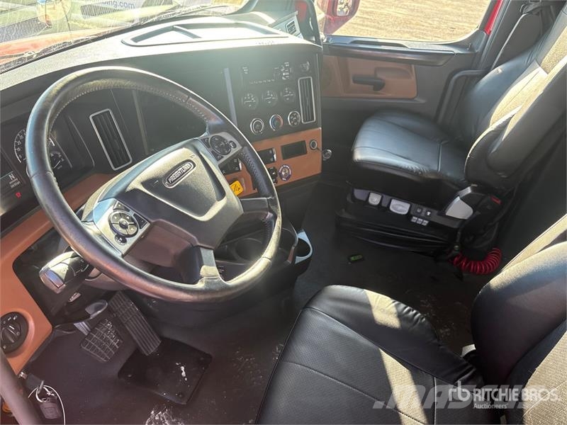 Freightliner Cascadia 126 6x4 T/A Sleeper Truck Tractor Motrici e Trattori Stradali