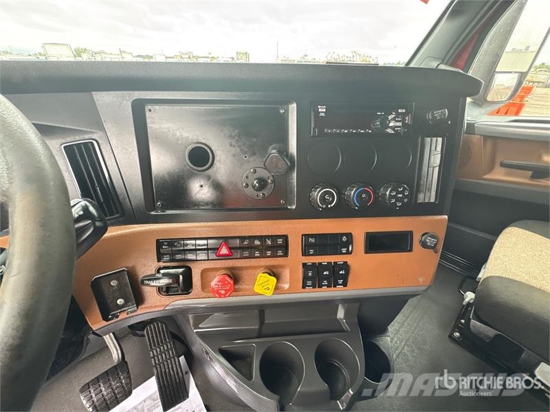 Freightliner Cascadia 126 6x4 T/A Sleeper Truck Tractor 트랙터 유닛
