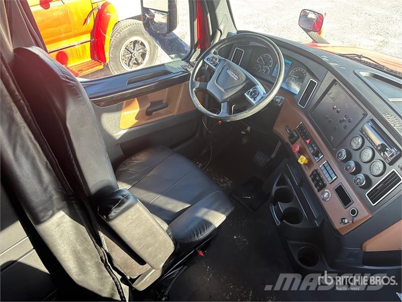 Freightliner Cascadia 126 6x4 T/A Sleeper Truck Tractor Motrici e Trattori Stradali