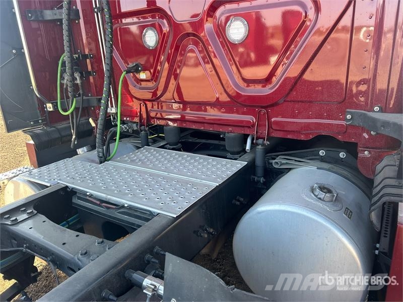 Freightliner Cascadia 126 曳引機組件