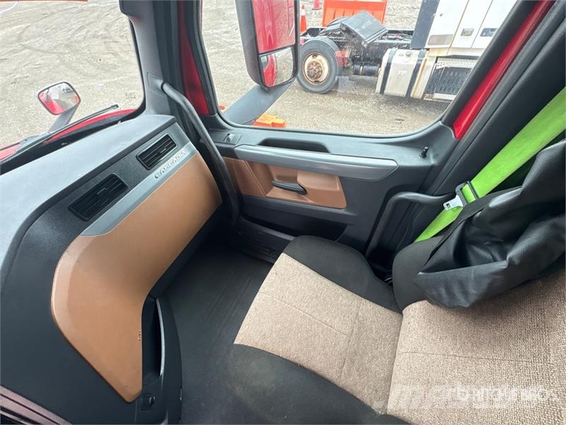Freightliner Cascadia 126 6x4 T/A Sleeper Truck Tractor 트랙터 유닛