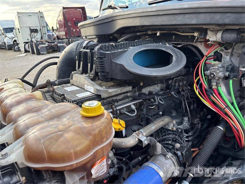 Freightliner Cascadia 126 6x4 T/A Sleeper Truck Tractor وحدات الجر