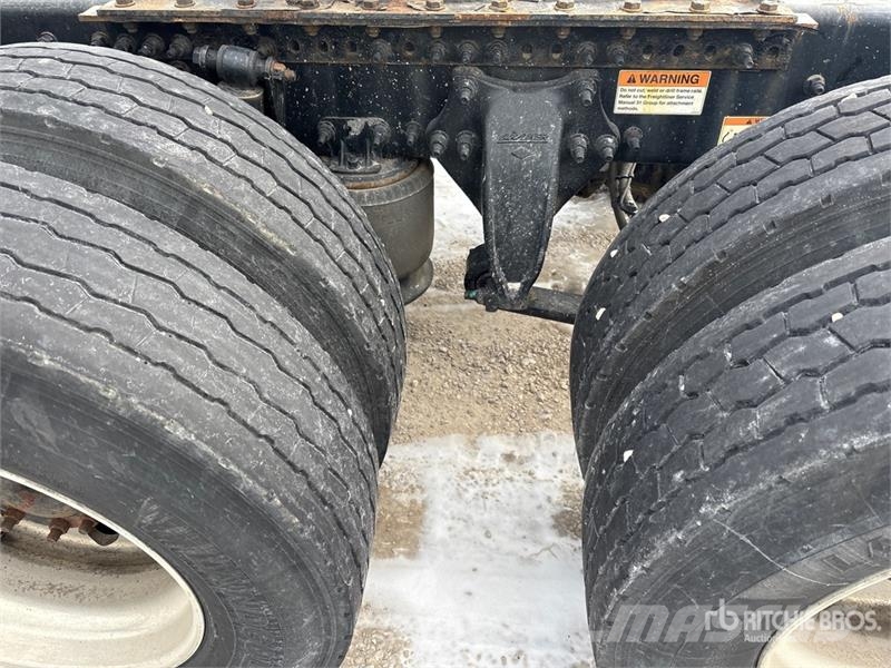 Freightliner Cascadia 126 6x4 T/A Sleeper Truck Tractor (Inoper 트랙터 유닛