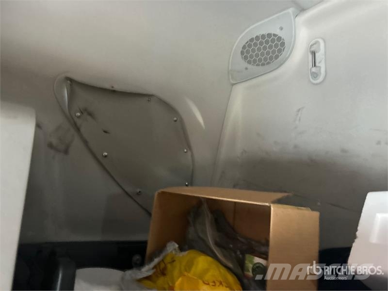 Freightliner Cascadia 126 6x4 T/A Sleeper Truck Tractor Tractor Units