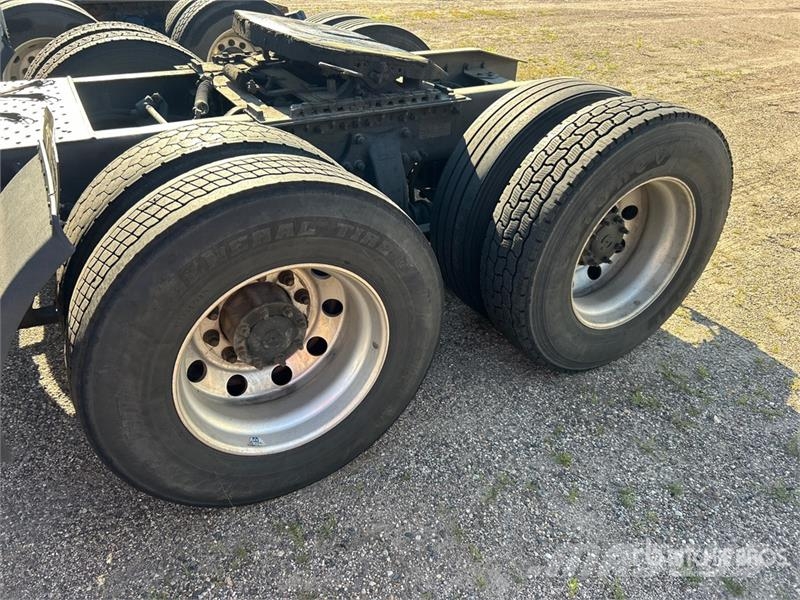 Freightliner Cascadia 125 6x4 T/A Sleeper Truck Tractor Tractor Units