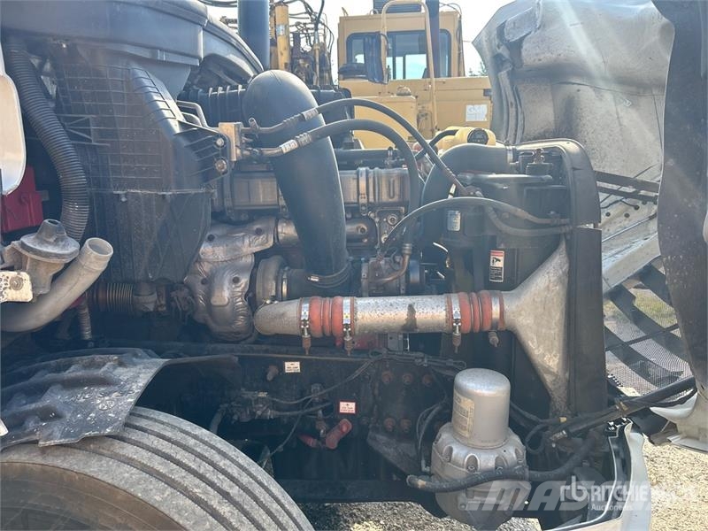 Freightliner Cascadia 126 6x4 T/A Sleeper Truck Tractor Tractor Units