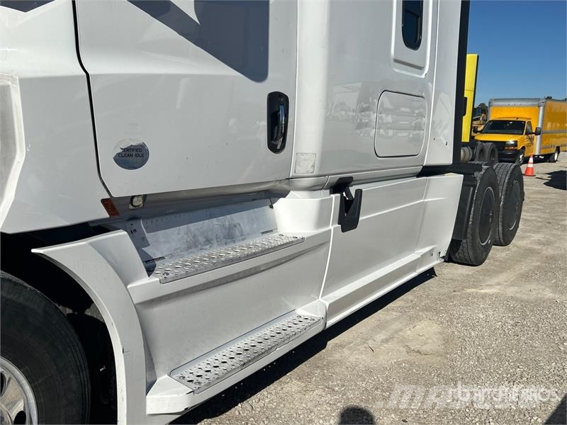 Freightliner Cascadia 126 6x4 T/A Sleeper Truck Tractor Tractor Units