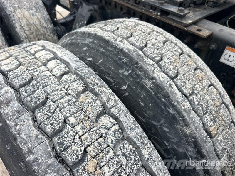 Freightliner Cascadia 126 6x4 T/A Sleeper Truck Tractor Тягачі