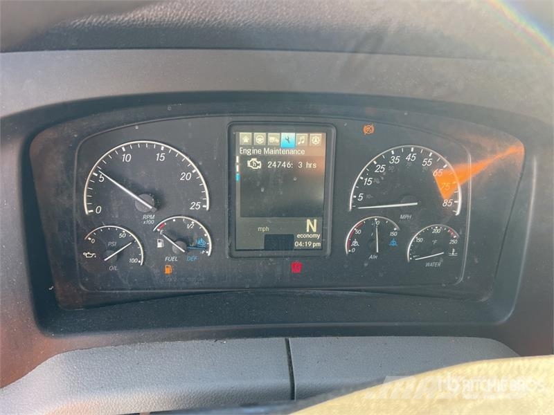 Freightliner Cascadia 126 6x4 T/A Sleeper Truck Tractor Traktorske jedinice