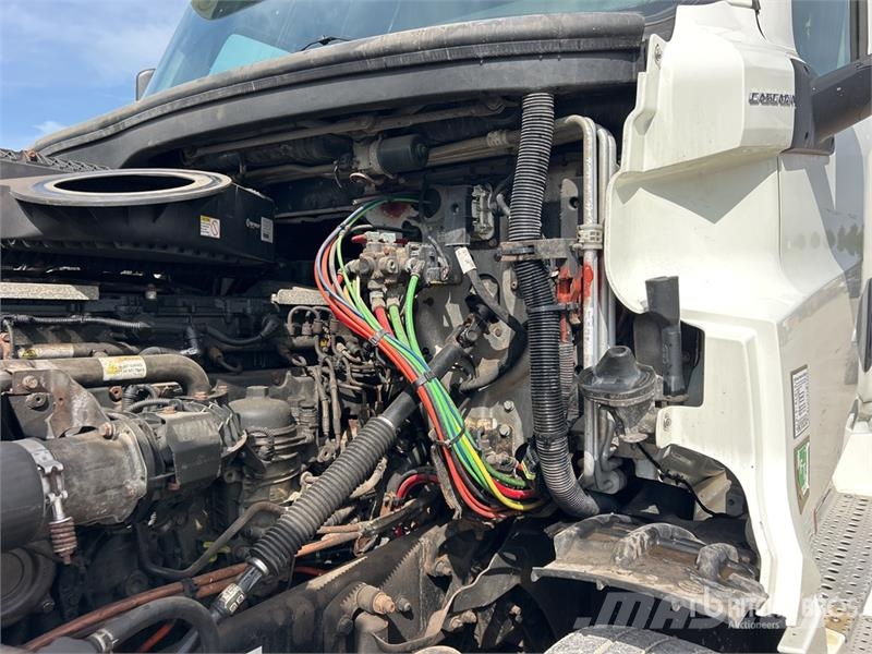 Freightliner Cascadia 126 T/A Sleeper Truck Tractor Prime Movers