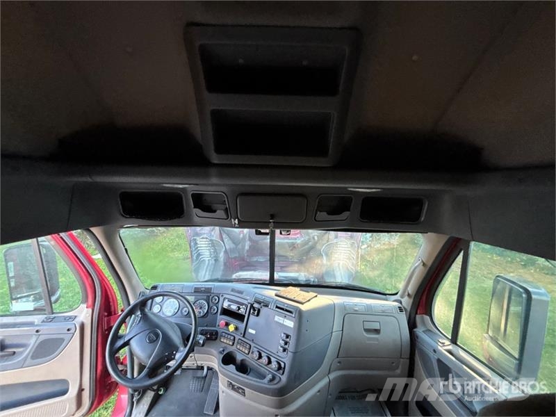 Freightliner Cascadia 125 6x4 T/A Sleeper Truck Tractor Trekkers