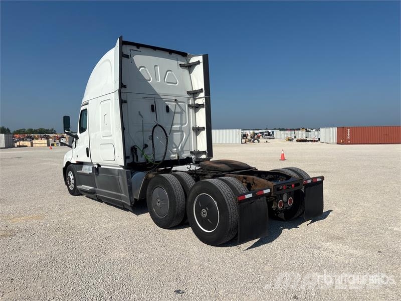 Freightliner Cascadia 126 6x4 T/A Sleeper Truck Tractor Sattelzugmaschinen