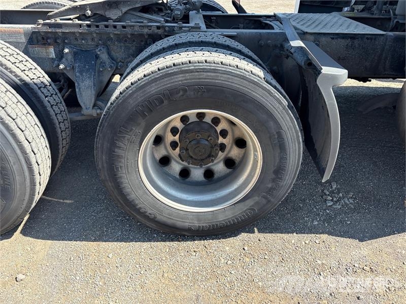Freightliner Cascadia 126 6x4 T/A Sleeper Truck Tractor Traktorske jedinice