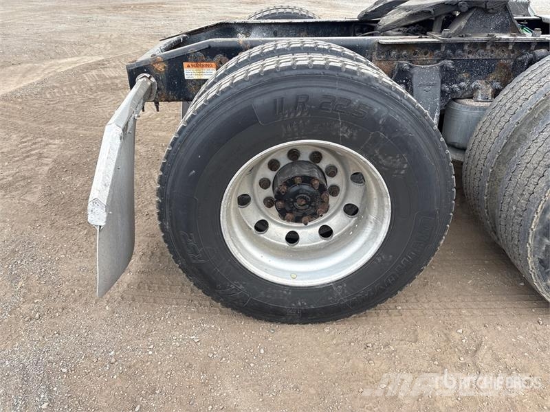 Freightliner Cascadia 126 6x4 T/A Sleeper Truck Tractor 牵引车