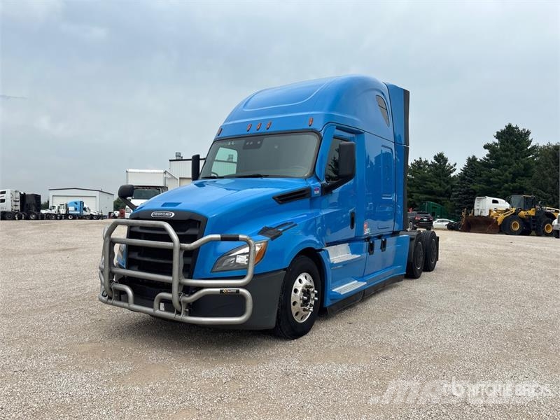 Freightliner Cascadia 126 6x4 T/A Sleeper Truck Tractor Dragbilar