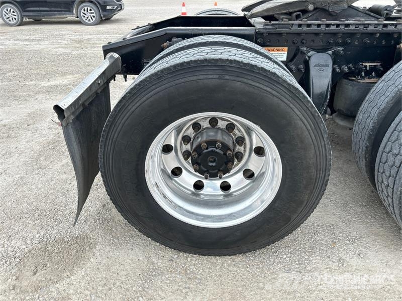 Freightliner Cascadia 126 6x4 Rebuilt Title** T/A Sleeper Truck Trekkers