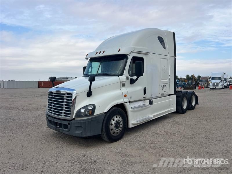 Freightliner Cascadia 125 6x4 T/A Sleeper Truck Tractor Vilcēji