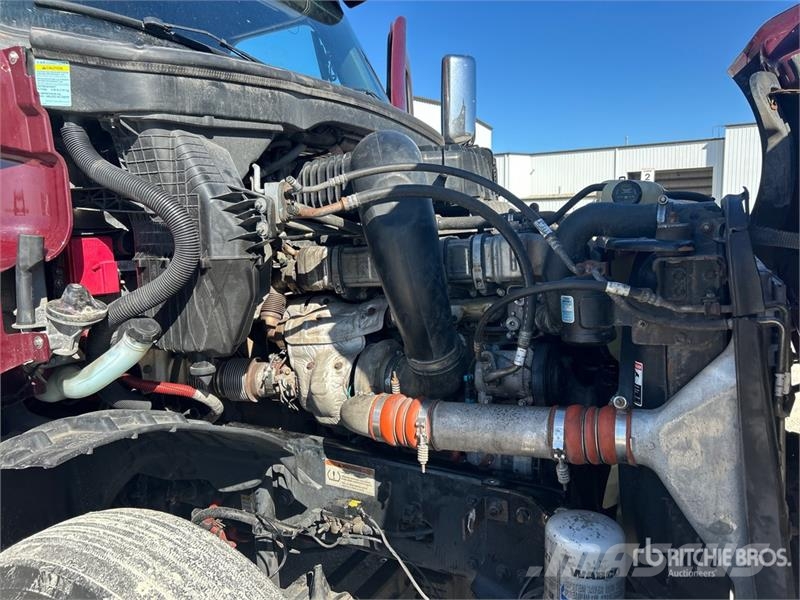 Freightliner Cascadia 126 6x4 T/A Sleeper Truck Tractor Vlačilci