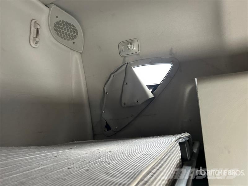 Freightliner Cascadia 126 6x4 Rebuilt Title* T/A Sleeper Truck  Cavalos mecânicos