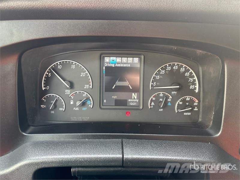 Freightliner Cascadia 126 6x4 T/A Sleeper Truck Tractor Truck Tractor Units