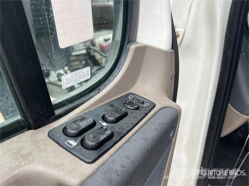 Freightliner Cascadia 125 6x4 T/A Sleeper Truck Tractor Vilcēji