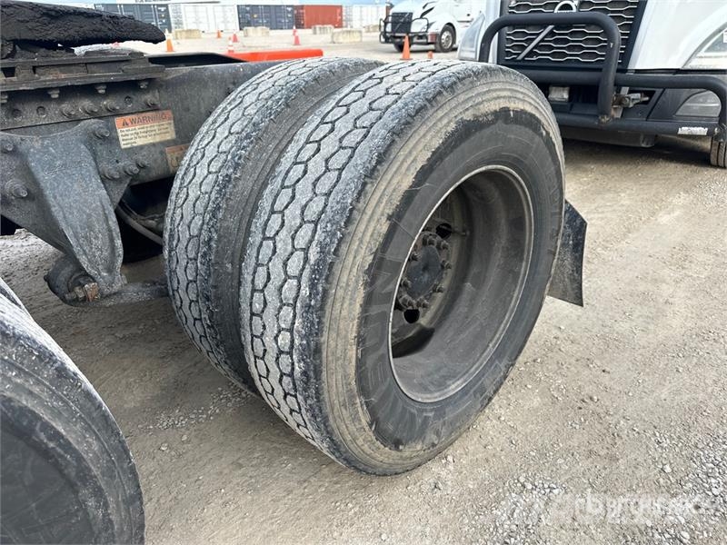 Freightliner Cascadia 126 6x4 T/A Sleeper Truck Tractor Nyergesvontatók
