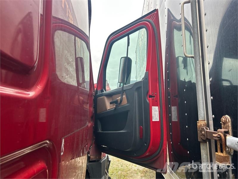 Freightliner Cascadia 126 6x4 T/A Sleeper Truck Tractor Ciągniki siodłowe